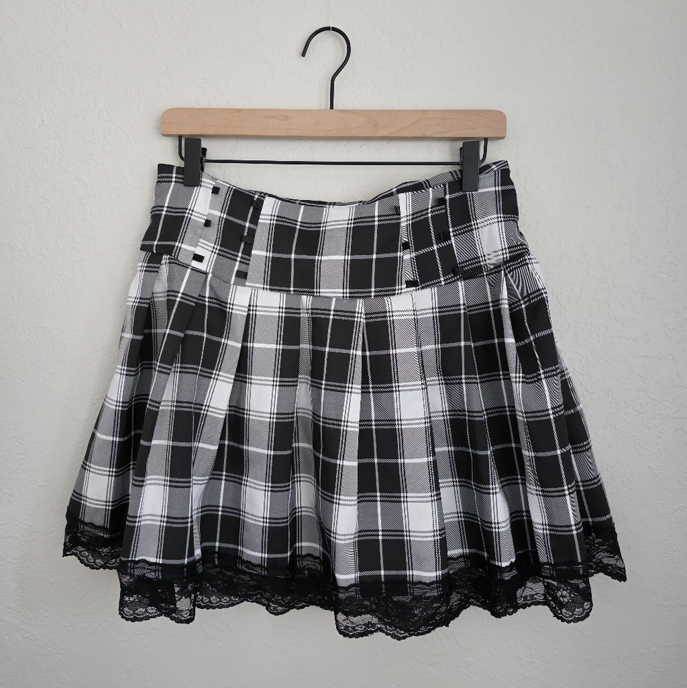ROMWE Black and White Plaid Skater Skirt, Size L